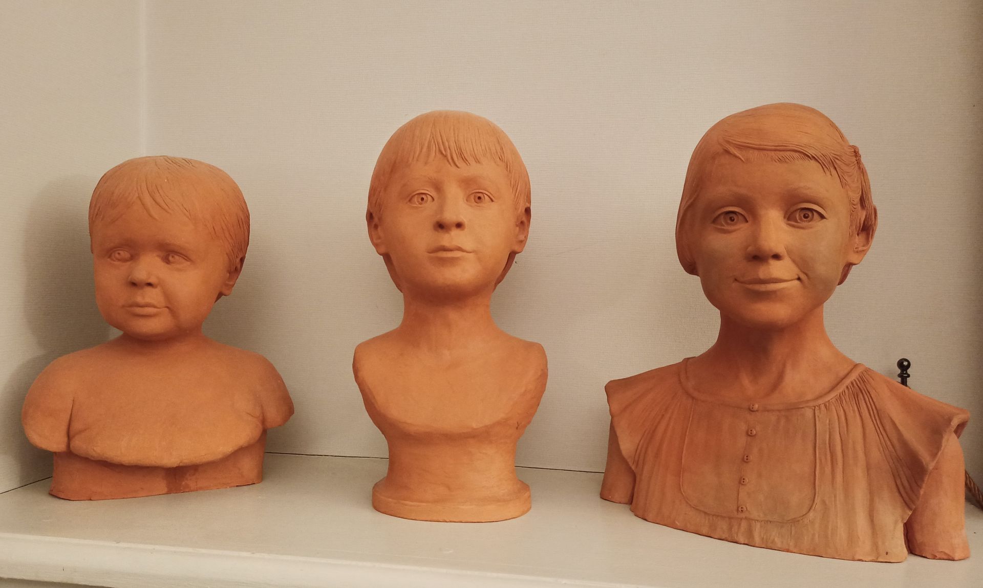 geraldinegriffondubellay trois portraits enfants sculpture terracotta