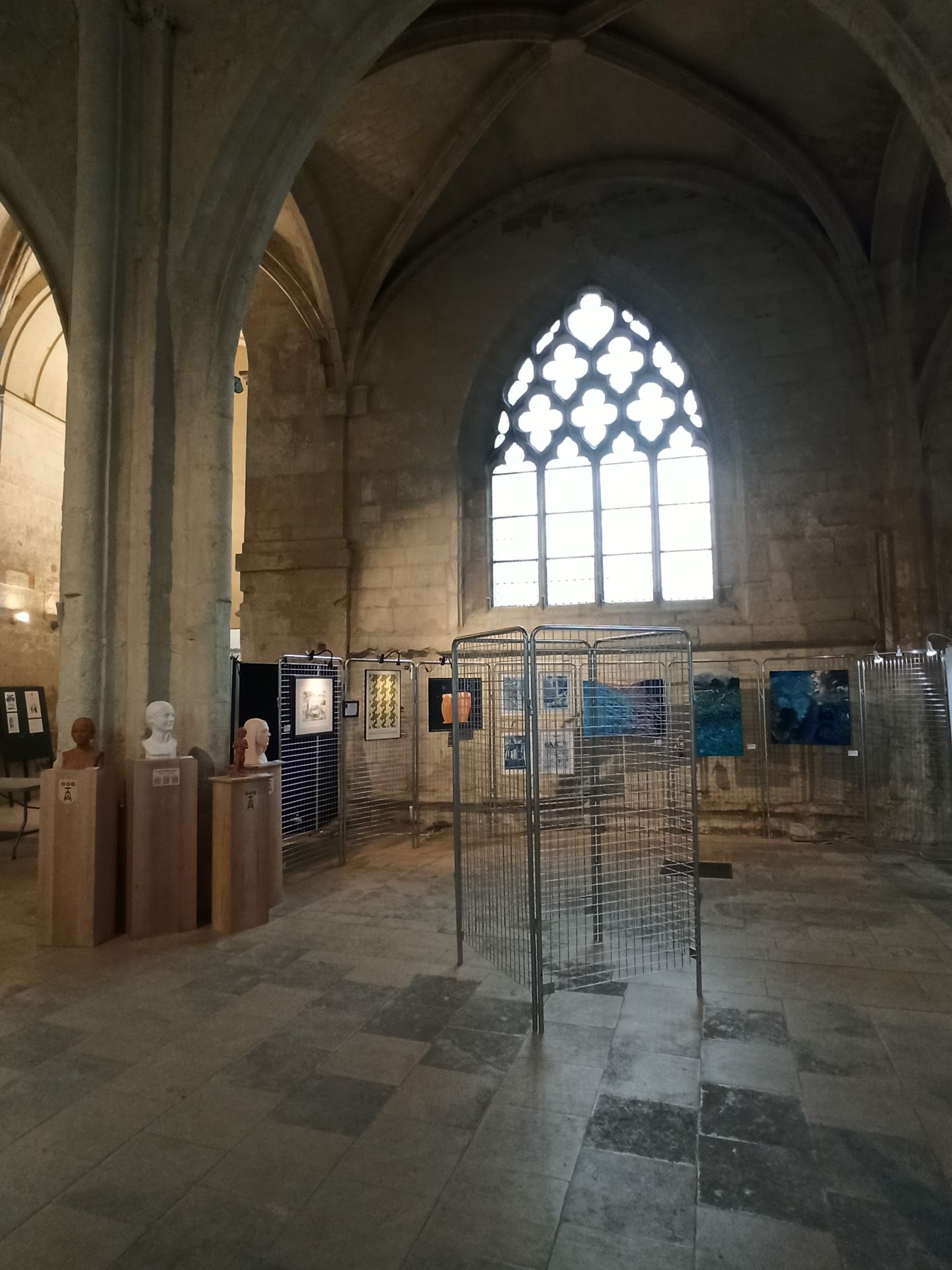 espace Saint Pierre, bas côté