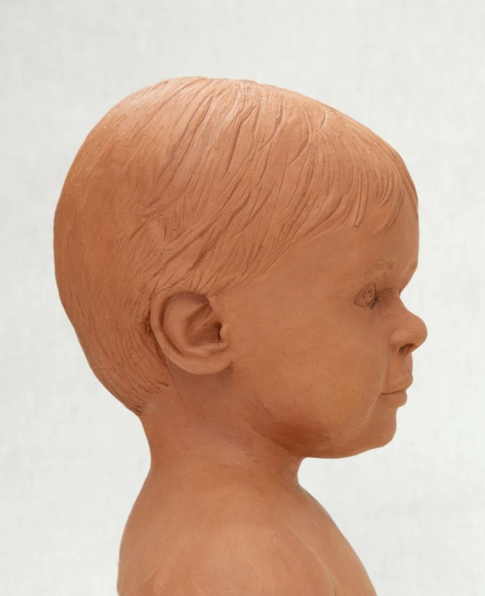 bébé de profil