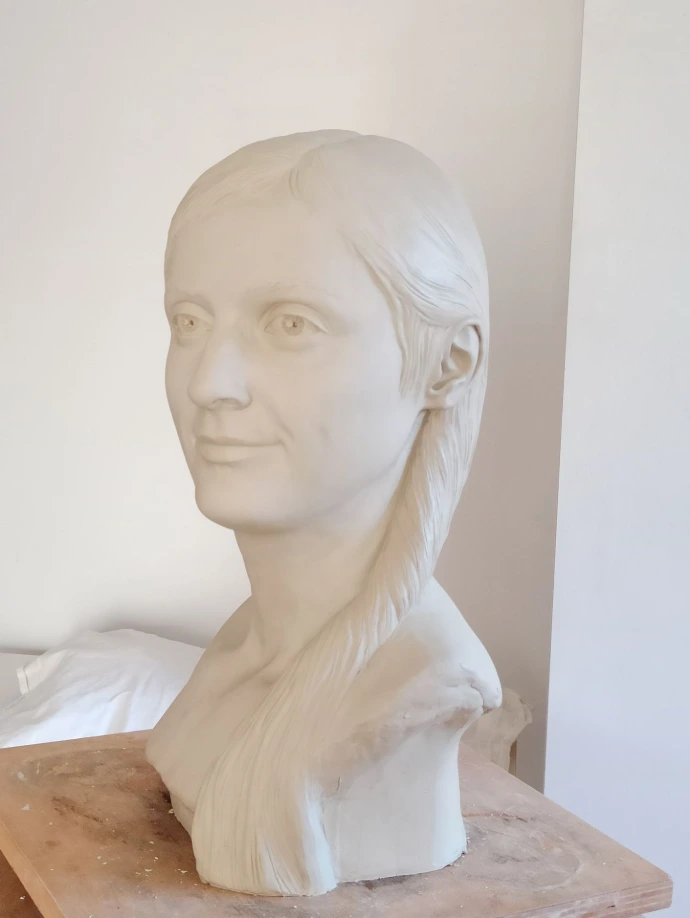 sculpture tête jeune femme