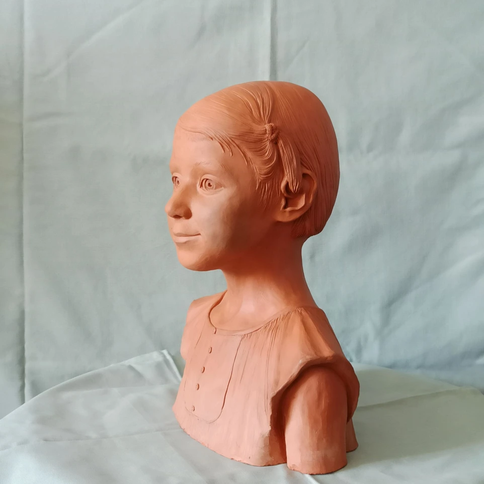 artiste sculpture portrait statue Géraldine Griffon du Bellay fillette profil artiste sculpture portrait statue Géraldine Griffon du Bellay fillette profil